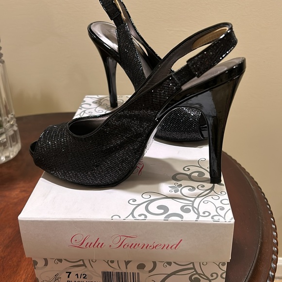 Lulu Townsend Heels - Picture 5 of 7